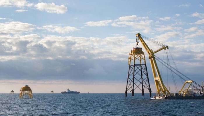 Offshore_wind_farm_heavy_lift_vessel_taklift.jpg