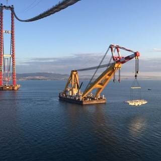 Floating_sheerlegs_and_crane_barges.jpg