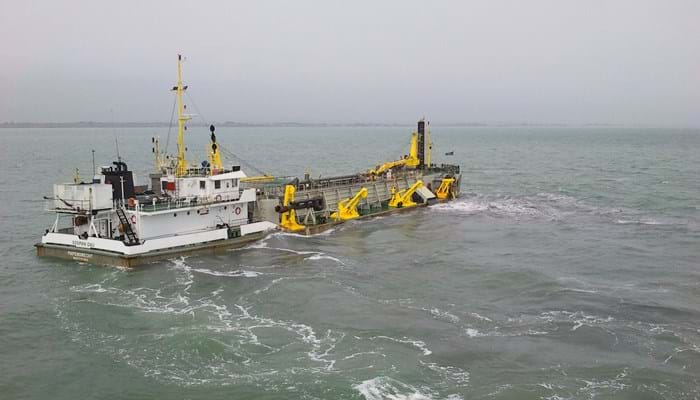 Irish_Dredging_-_Projects_-_Rosslare_Maintenance.jpg